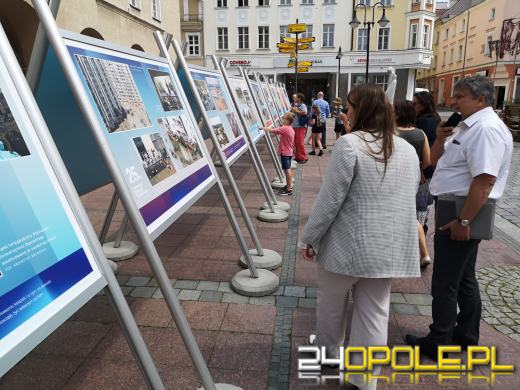 Na opolskim Rynku można oglądać wystawę poświęconą powodzi tysiąclecia
