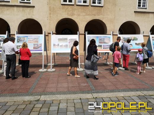 Na opolskim Rynku można oglądać wystawę poświęconą powodzi tysiąclecia