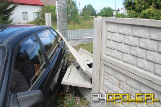 Niemal potrącił pieszego i wjechał w zaparkowany samochód - był pijany