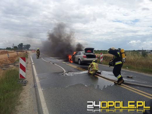 Pożar samochodu na DK 45 w Praszce