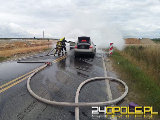 Pożar samochodu na DK 45 w Praszce