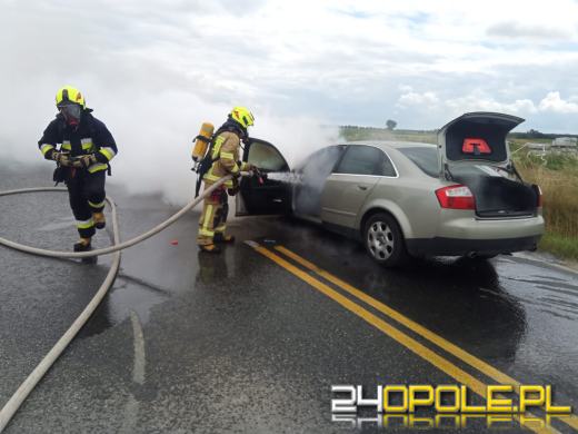 Pożar samochodu na DK 45 w Praszce