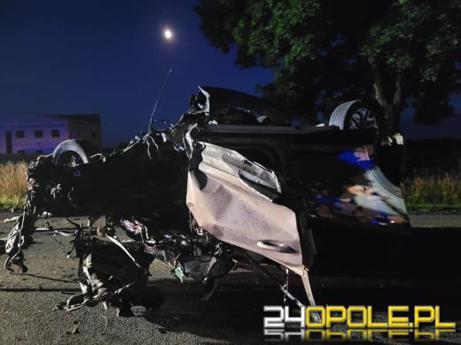 Samochód osobowy dachował w Wilkowie. Pojazd prowadził pijany 23-latek