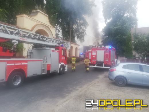 Strażacy gasili pożar w opuszczonym budynku w Lewinie Brzeskim