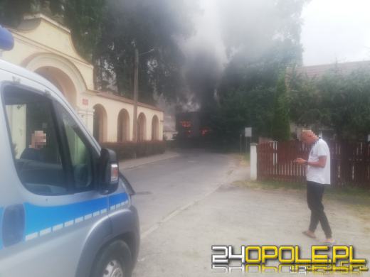 Strażacy gasili pożar w opuszczonym budynku w Lewinie Brzeskim