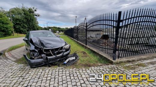 Obywatel Ukrainy staranował ogrodzenie swoim BMW. Miał ponad 3 promile