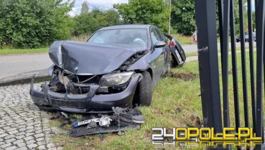Obywatel Ukrainy staranował ogrodzenie swoim BMW. Miał ponad 3 promile