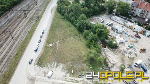 Marszałek Andrzej Buła oficjalnie posiadaczem działki od prezydenta Opola