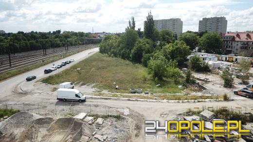 Marszałek Andrzej Buła oficjalnie posiadaczem działki od prezydenta Opola