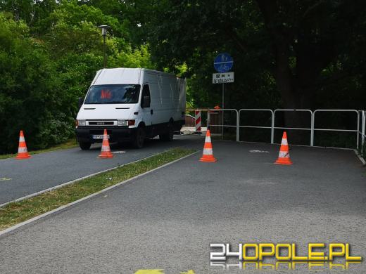 Trwa remont drewnianego mostku WOŚP