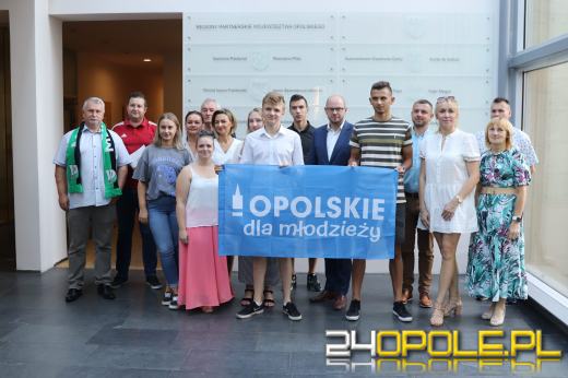 Pierwsze umowy "Opolskie dla młodzieży" podpisane