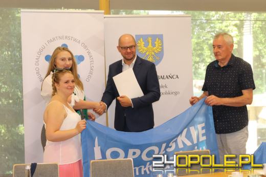 Pierwsze umowy "Opolskie dla młodzieży" podpisane