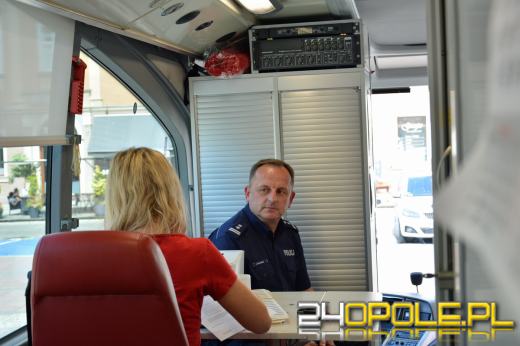 Zasoby RCKiK w wakacje szybko się kurczą. Policjanci oddali krew