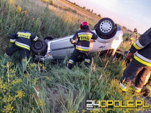 Dachowanie pojazdu na trasie Zimnice Wielkie - Dąbrówka Górna
