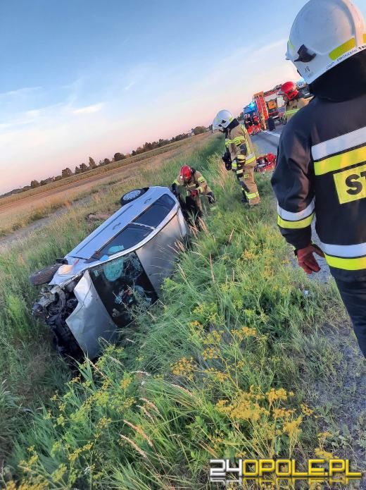 Dachowanie pojazdu na trasie Zimnice Wielkie - Dąbrówka Górna