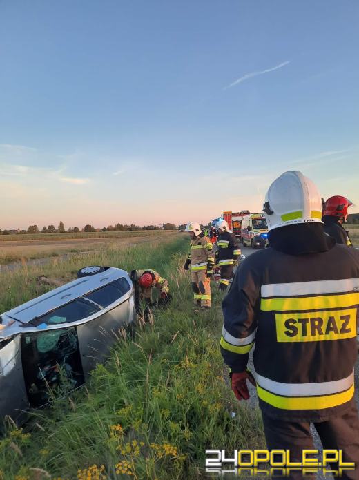 Dachowanie pojazdu na trasie Zimnice Wielkie - Dąbrówka Górna