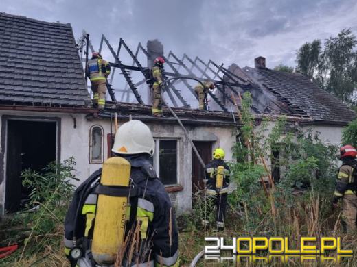 Strażacy gasili pożar pustostanu. Interwencja w Lubszy