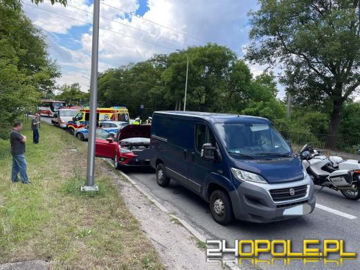 Zderzenie pojazdów na ulicy Wrocławskiej. Tworzą się korki