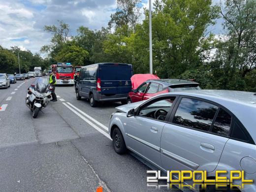 Zderzenie pojazdów na ulicy Wrocławskiej. Tworzą się korki