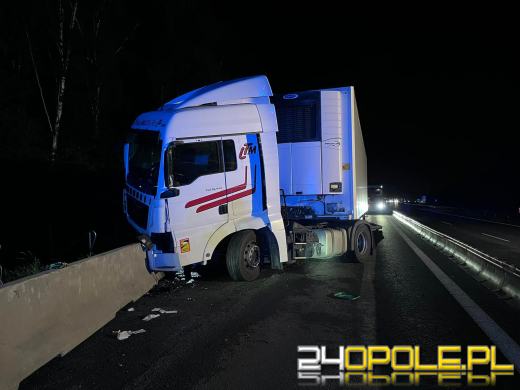 Nocne utrudnienia na A4. Ciężarówka uderzyła w bariery