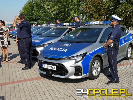 8 nowych, ekologicznych radiowozów dla opolskich policjantów