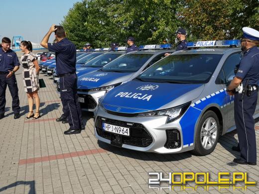 8 nowych, ekologicznych radiowozów dla opolskich policjantów