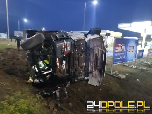 Samochód ciężarowy przewrócił się do rowu na DK 46