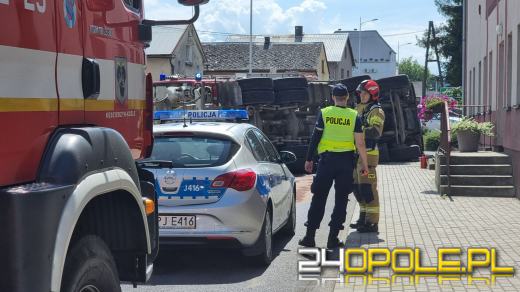 Wypadek z udziałem betoniarki w Pawłowiczkach. Droga jest nieprzejezdna