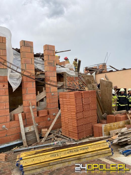 Nie żyje młody mężczyzna przygnieciony przez zawalony dach