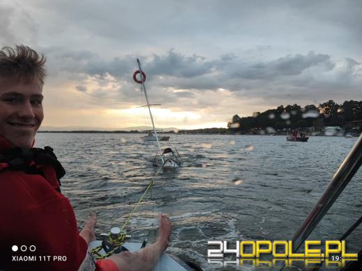 Pełne ręce roboty wodniaków z Nysy. Wiatr przewrócił jacht