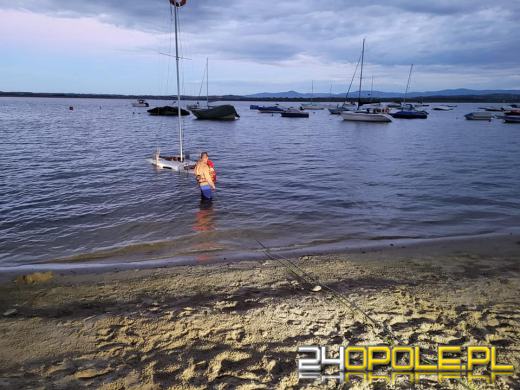 Pełne ręce roboty wodniaków z Nysy. Wiatr przewrócił jacht