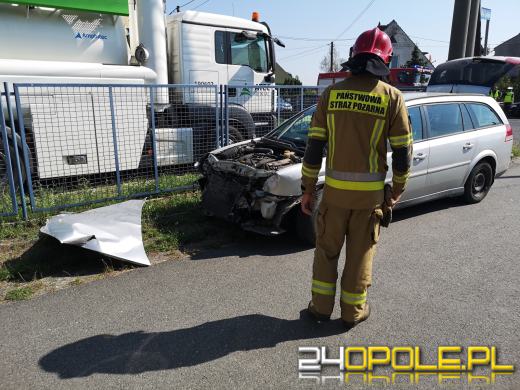 Wypadek na przejeździe kolejowym w Chróścinie. Kobieta zignorowała opadające rogatki