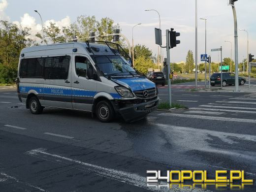 Kolizja z udziałem radiowozu na Chabrach