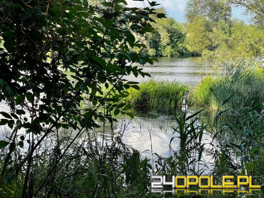 Beczka po chemikaliach wyłowiona z Odry