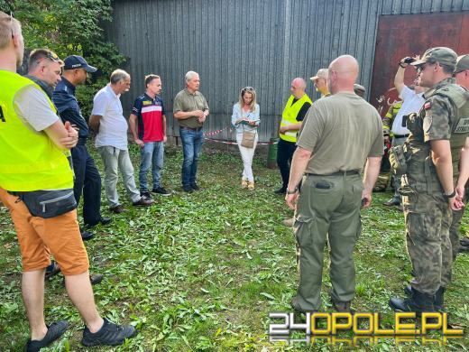 Beczka po chemikaliach wyłowiona z Odry