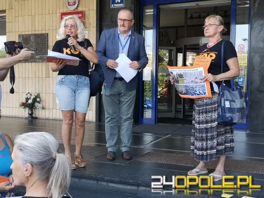 To EkoZbrodnia - Pikieta obywatelska pod Urzędem Wojewódzkim w Opolu