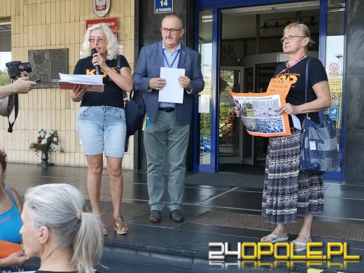 To EkoZbrodnia - Pikieta obywatelska pod Urzędem Wojewódzkim w Opolu