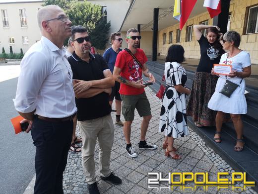 To EkoZbrodnia - Pikieta obywatelska pod Urzędem Wojewódzkim w Opolu