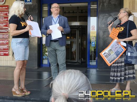 To EkoZbrodnia - Pikieta obywatelska pod Urzędem Wojewódzkim w Opolu