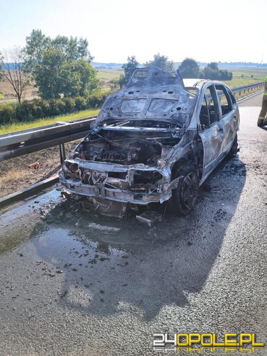 Samochód osobowy spłonął na autostradzie A4