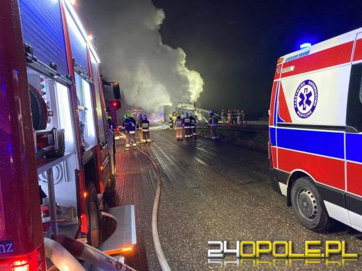 Dwie ciężarówki zderzyły się na A4 - Autostrada jest całkowicie zablokowana