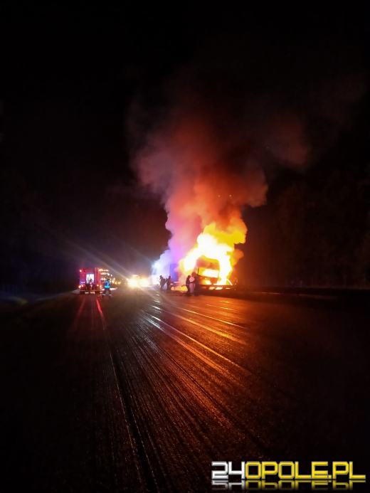 Dwie ciężarówki zderzyły się na A4 - Autostrada jest całkowicie zablokowana