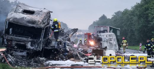 Dwie ciężarówki zderzyły się na A4 - Autostrada jest całkowicie zablokowana