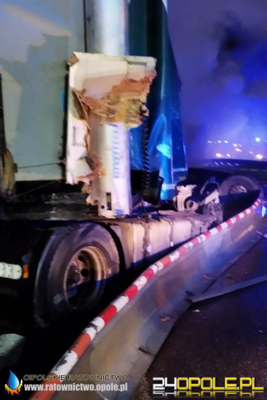 Dwie ciężarówki zderzyły się na A4 - Autostrada jest całkowicie zablokowana