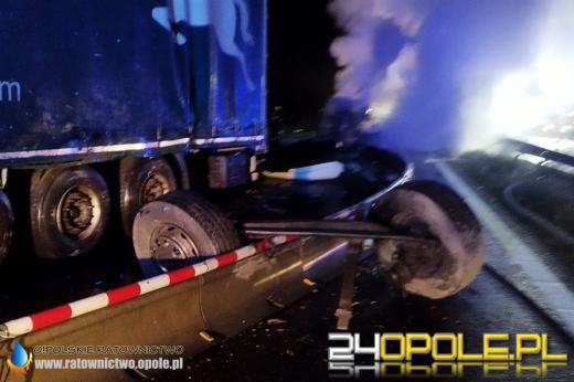 Dwie ciężarówki zderzyły się na A4 - Autostrada jest całkowicie zablokowana