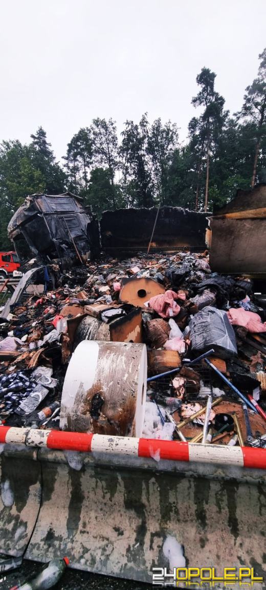Dwie ciężarówki zderzyły się na A4 - Autostrada jest całkowicie zablokowana