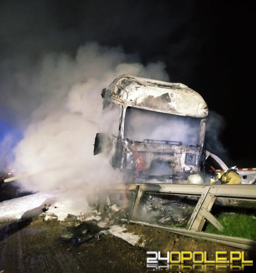 Dwie ciężarówki zderzyły się na A4 - Autostrada jest całkowicie zablokowana