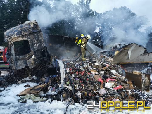 Dwie ciężarówki zderzyły się na A4 - Autostrada jest całkowicie zablokowana