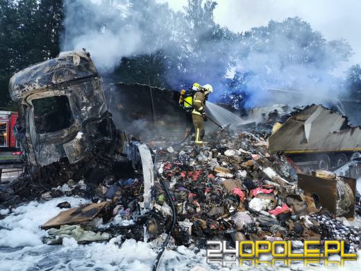 Dwie ciężarówki zderzyły się na A4 - Autostrada jest całkowicie zablokowana