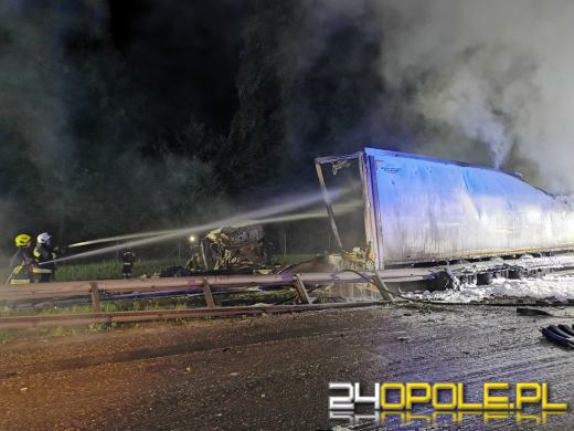 Dwie ciężarówki zderzyły się na A4 - Autostrada jest całkowicie zablokowana